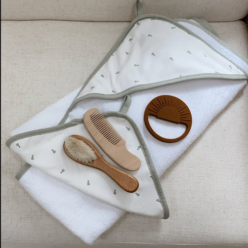 Ely's and co Hooded Towel & Washcloth